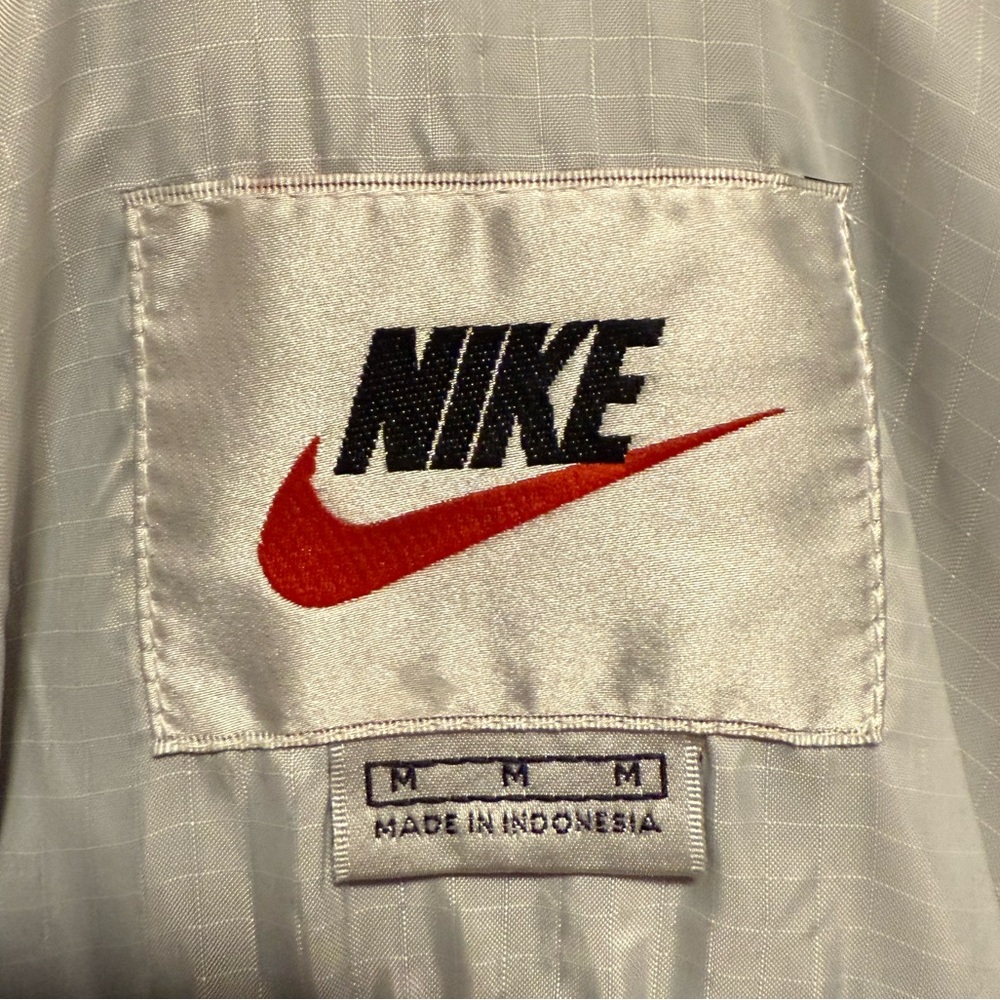 Nike Men’s Black Vintage Windbreaker (M) - Picture 9 of 13
